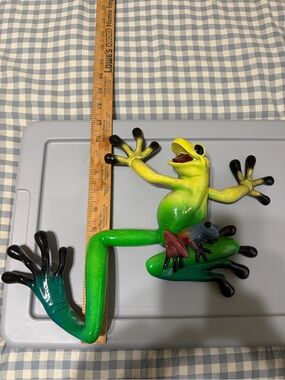 Kitschy Critters Lucy and Lil' Ricky Frog Wall Decor, Artist Kitty Cantrell